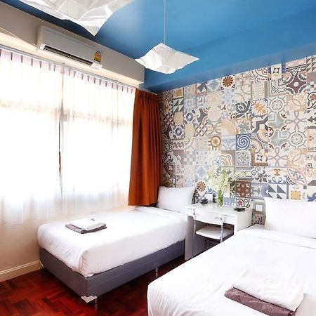 Baan Saladaeng Boutique Guesthouse Bangkok Bagian luar foto