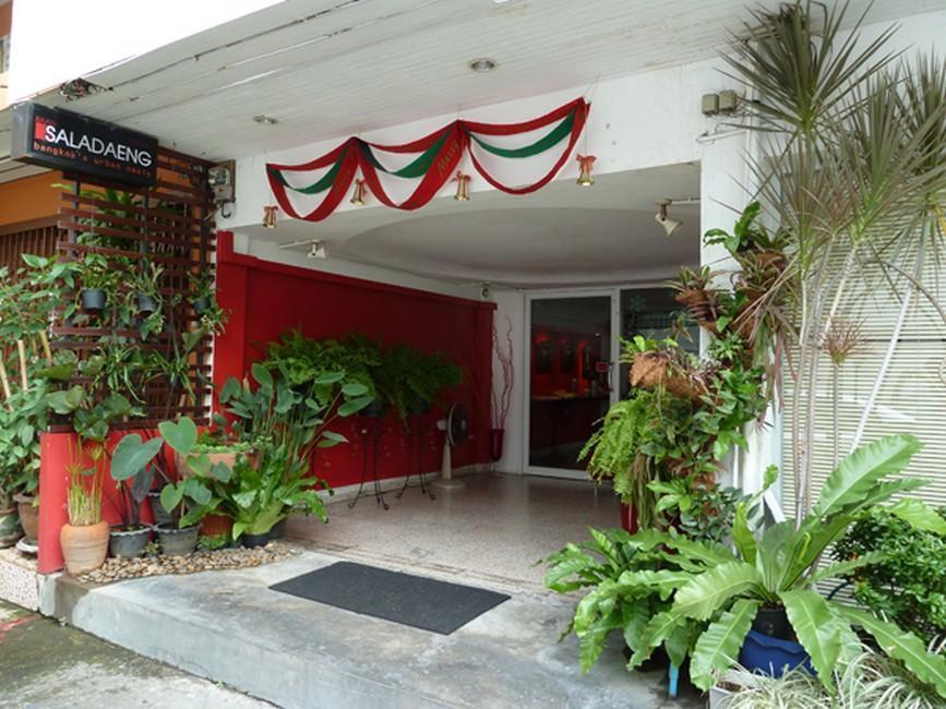 Baan Saladaeng Boutique Guesthouse Bangkok Bagian luar foto