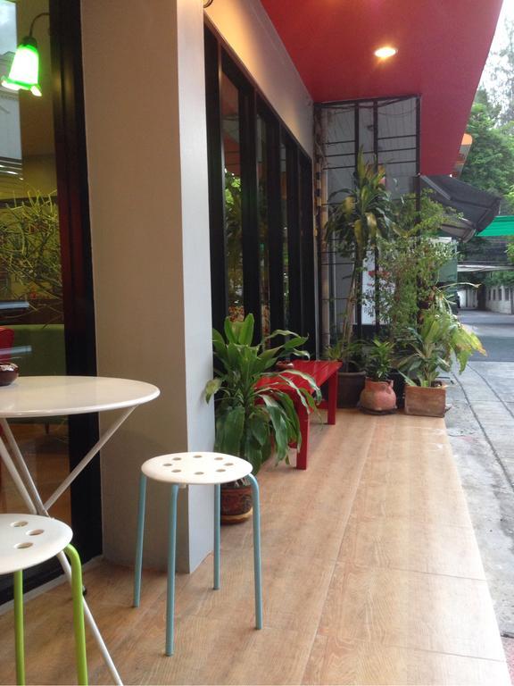 Baan Saladaeng Boutique Guesthouse Bangkok Bagian luar foto