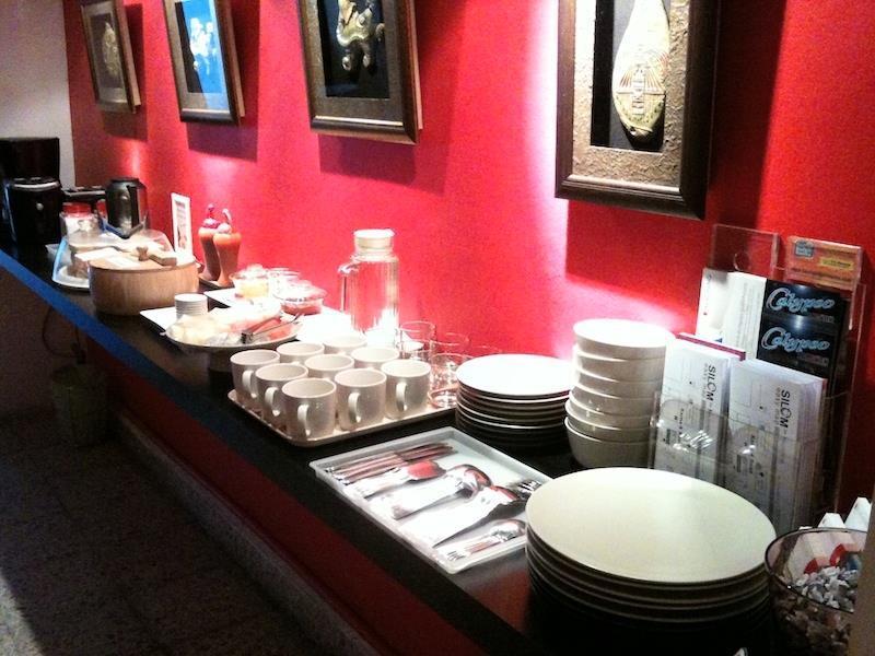 Baan Saladaeng Boutique Guesthouse Bangkok Bagian luar foto