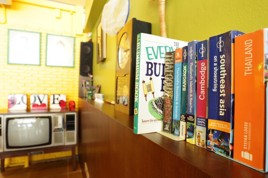 Baan Saladaeng Boutique Guesthouse Bangkok Bagian luar foto