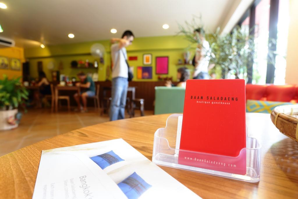 Baan Saladaeng Boutique Guesthouse Bangkok Bagian luar foto