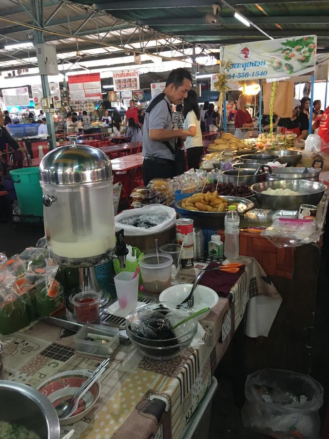 Baan Saladaeng Boutique Guesthouse Bangkok Bagian luar foto