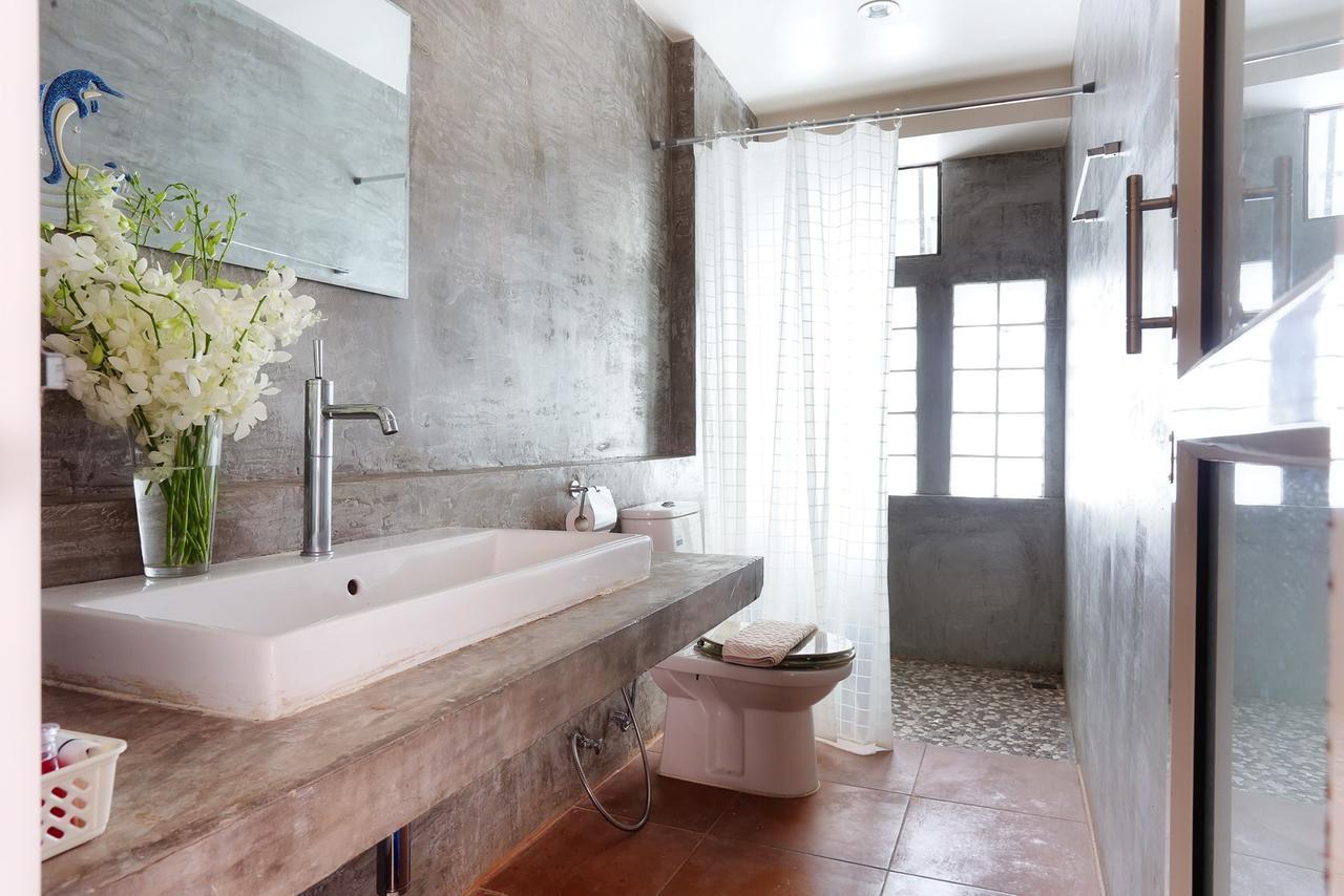 Baan Saladaeng Boutique Guesthouse Bangkok Bagian luar foto