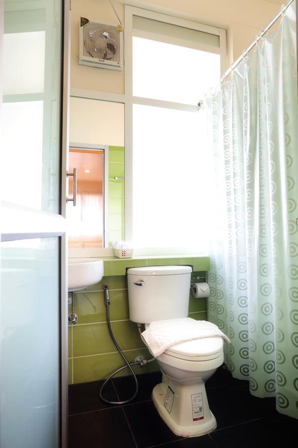 Baan Saladaeng Boutique Guesthouse Bangkok Bagian luar foto