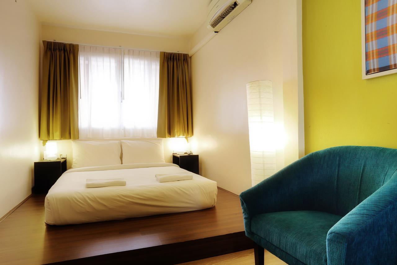 Baan Saladaeng Boutique Guesthouse Bangkok Bagian luar foto