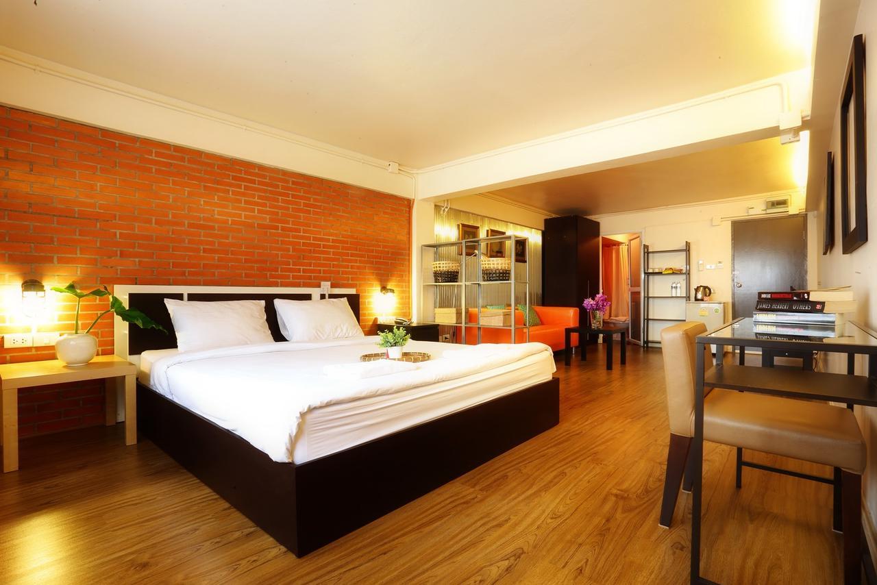 Baan Saladaeng Boutique Guesthouse Bangkok Bagian luar foto