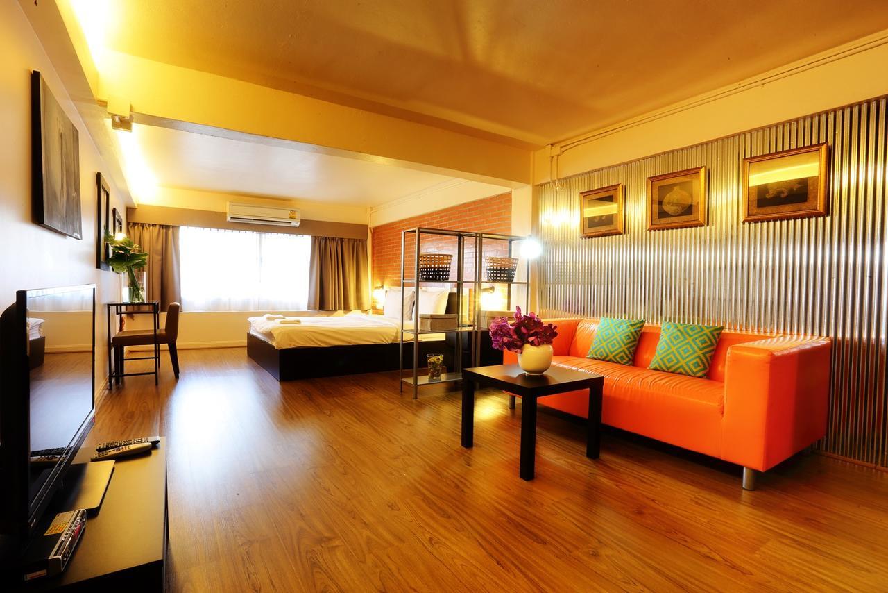 Baan Saladaeng Boutique Guesthouse Bangkok Bagian luar foto