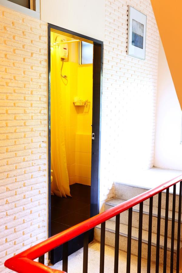 Baan Saladaeng Boutique Guesthouse Bangkok Bagian luar foto